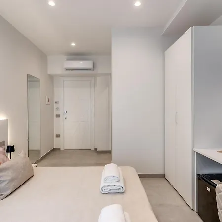 Welcome Rooms, Private Bathrooms 4* 나폴리