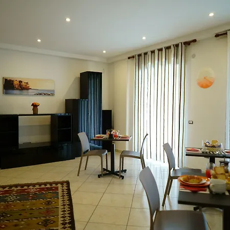 Welcome Rooms, Private Bathrooms 3* Nápoly